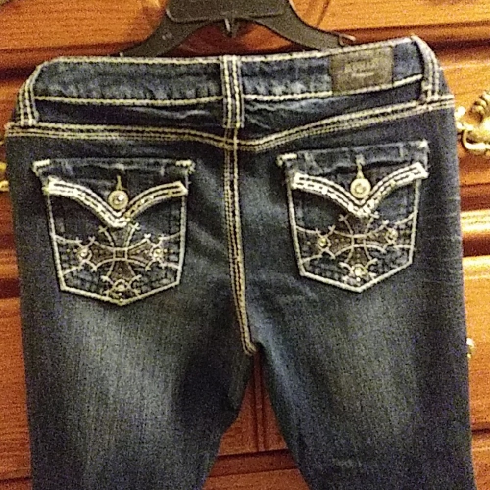Distressed Jeans - Picture 3 of 4